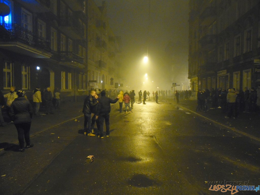 Zatrzymania po sylwestrowej nocy na Małeckiego Foto: lazarz.pl / Janusz Ludwiczak Zatrzymania po sylwestrowej nocy na Małeckiego Foto: lazarz.pl / Janusz Ludwiczak