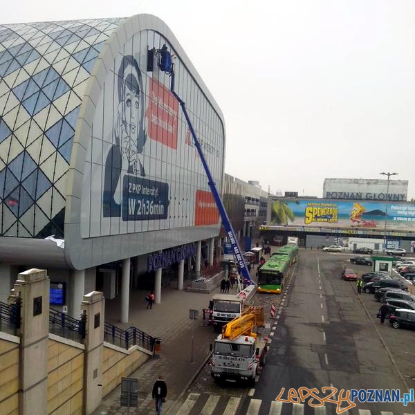 Demontaż reklamy Foto: PKP / Katarzyna Mazurkiewicz Demontaż reklamy Foto: PKP / Katarzyna Mazurkiewicz