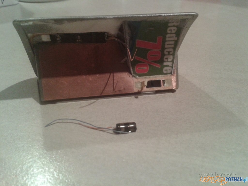 Skimming w bankomacie Foto: lazarz.pl Skimming w bankomacie Foto: lazarz.pl