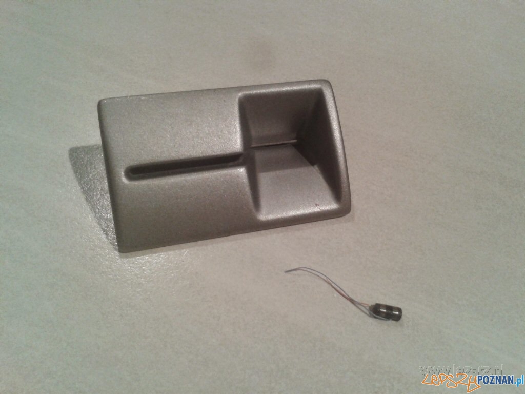 Skimming w bankomacie Foto: lazarz.pl Skimming w bankomacie Foto: lazarz.pl