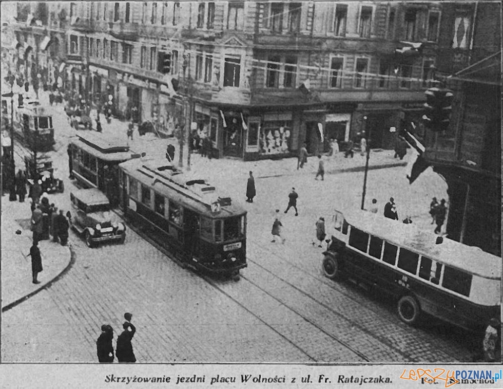Pl. Wolnosci  / Ratajczaka  Foto: Czasopismo Samochód