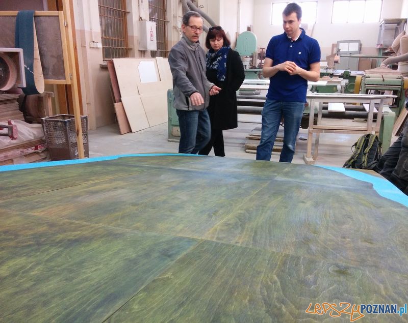 Od lewej-Leszek Wesołowski, Agnieszka Stempin, Mateusz Sikora dyskutują nad częścią powstającej makiety Foto: MAP Od lewej-Leszek Wesołowski, Agnieszka Stempin, Mateusz Sikora dyskutują nad częścią powstającej makiety Foto: MAP