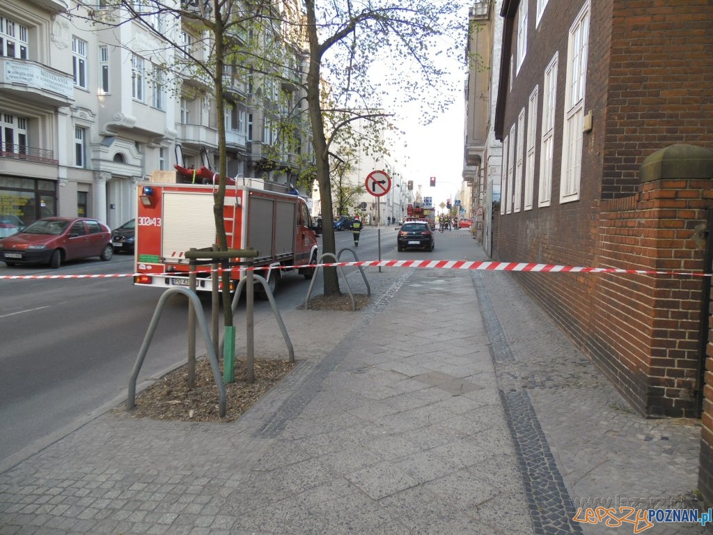 Kamienica się wali, więc zamykają ul. Matejki Foto: lazarz.pl / Janusz Ludwiczak Kamienica się wali, więc zamykają ul. Matejki Foto: lazarz.pl / Janusz Ludwiczak