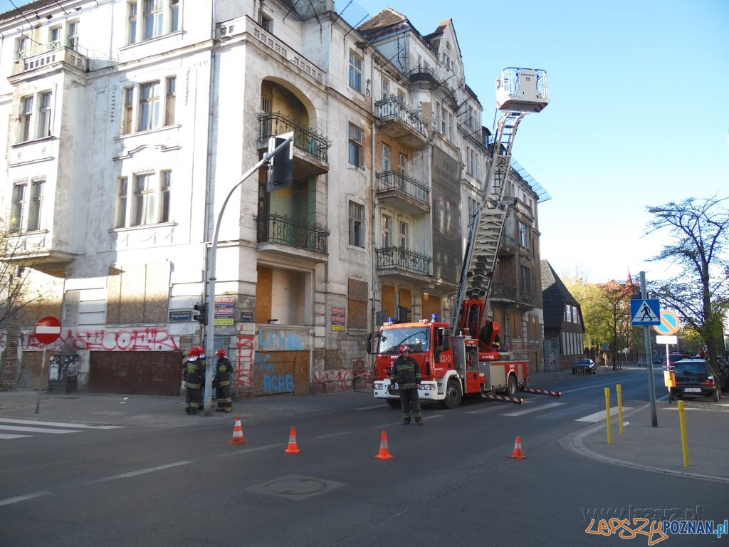 Kamienica się wali, więc zamykają ul. Matejki Foto: lazarz.pl / Janusz Ludwiczak Kamienica się wali, więc zamykają ul. Matejki Foto: lazarz.pl / Janusz Ludwiczak