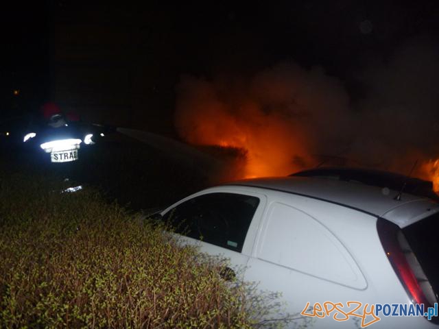 Płonęły samochody w Czerwonaku! Foto: PSP JRG 8 Płonęły samochody w Czerwonaku! Foto: PSP JRG 8