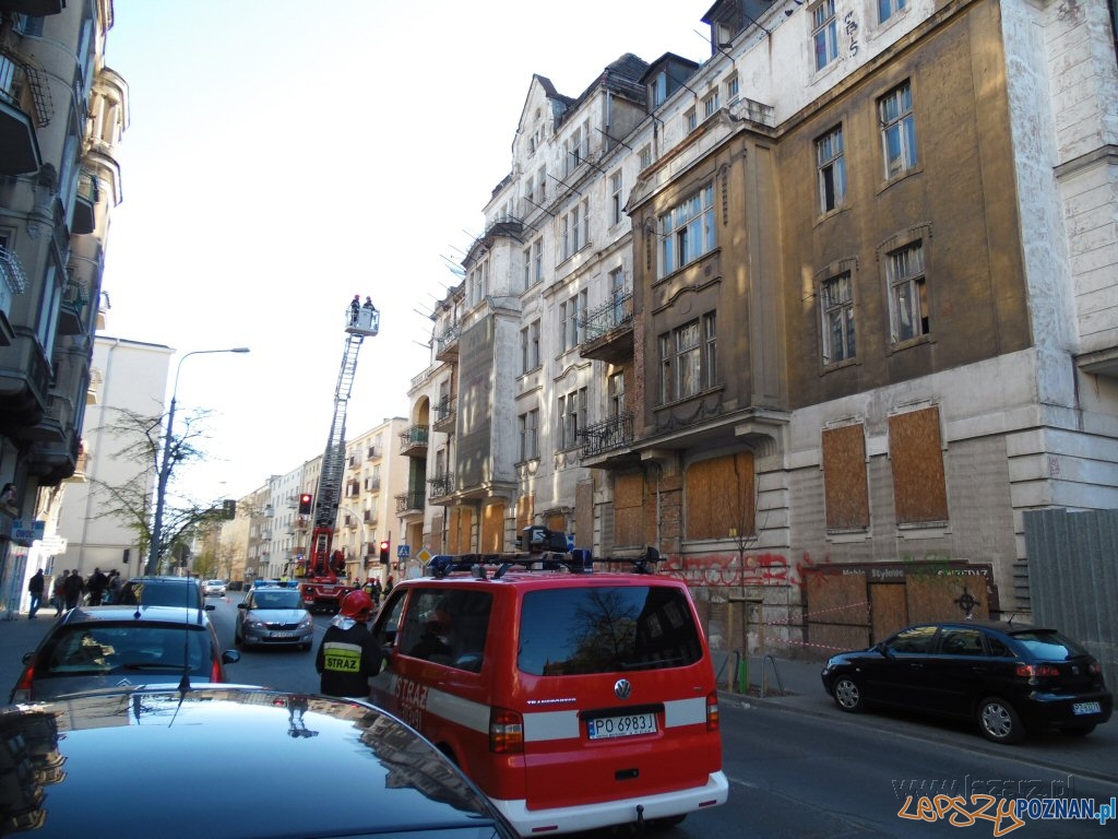 Kamienica się wali, więc zamykają ul. Matejki Foto: lazarz.pl / Janusz Ludwiczak Kamienica się wali, więc zamykają ul. Matejki Foto: lazarz.pl / Janusz Ludwiczak