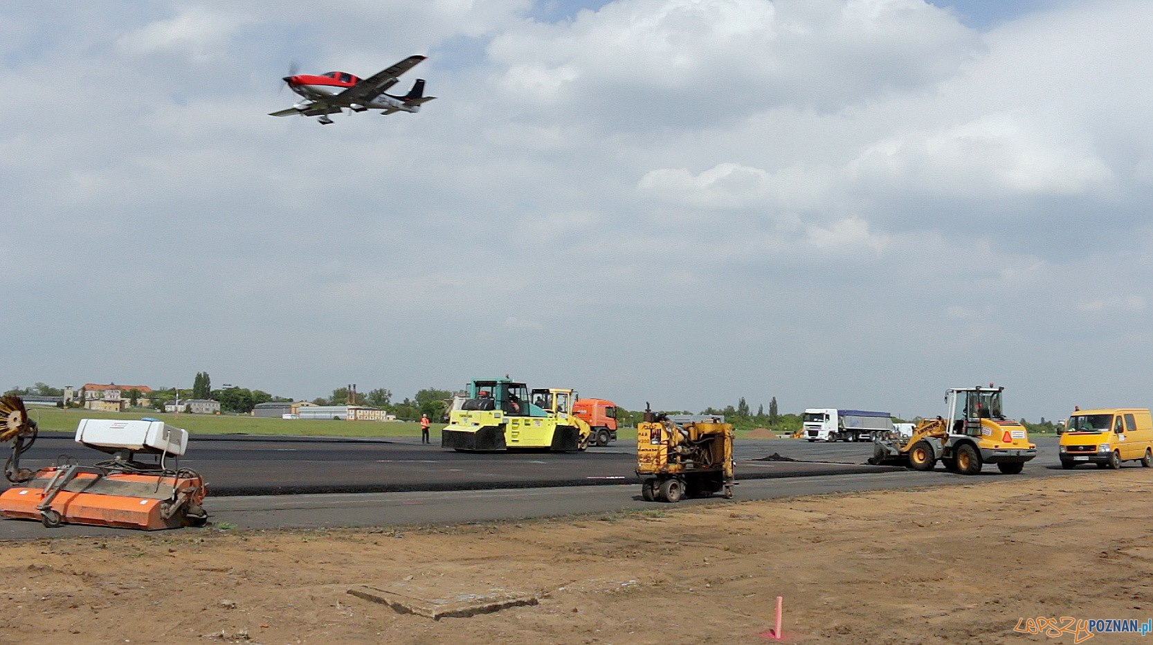 Remont pasa startowego na Ławicy Foto: PL Poznań-Ławica Remont pasa startowego na Ławicy Foto: PL Poznań-Ławica