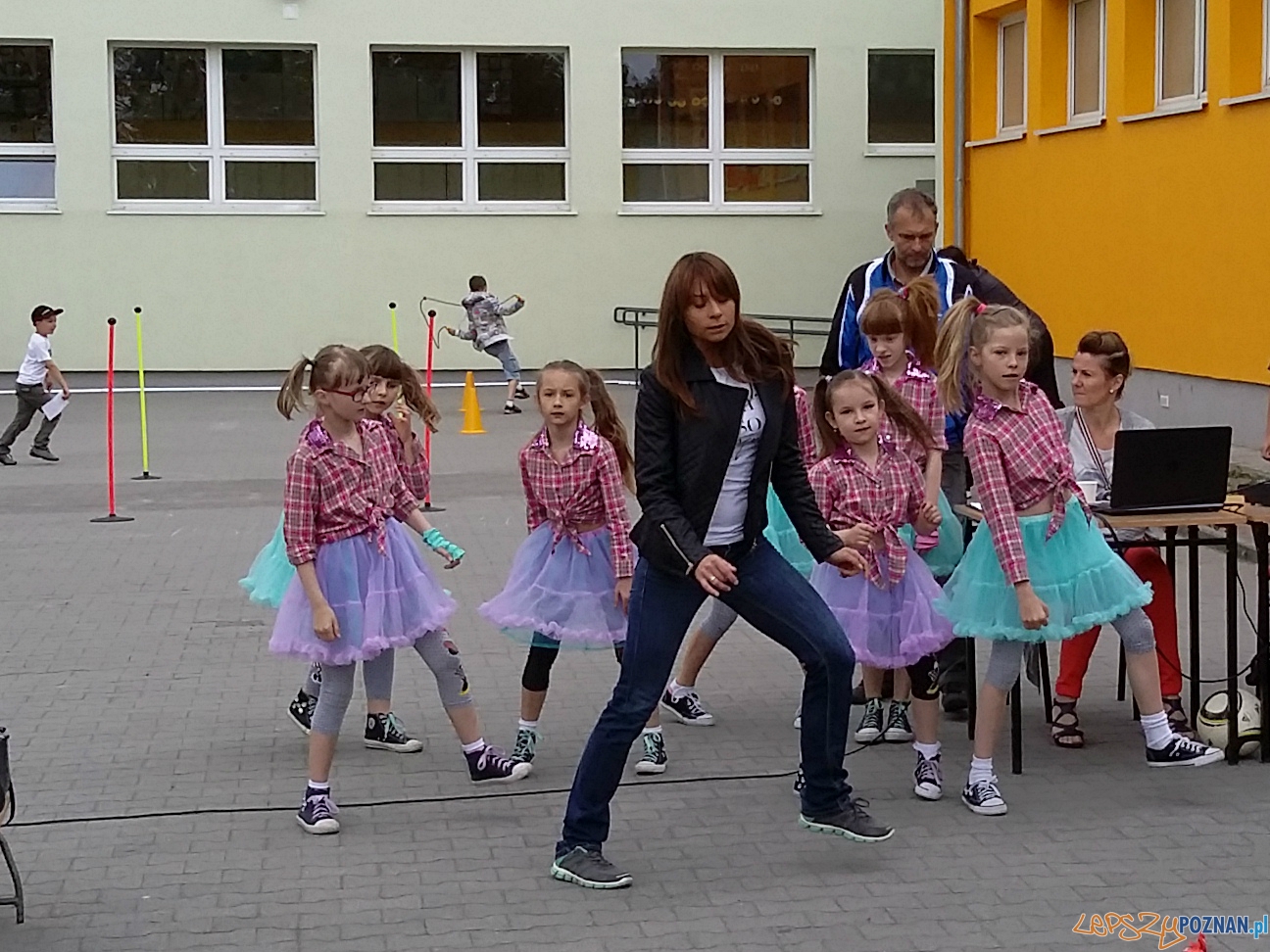 Festyn Szkolny w Antoninku Foto: lepszyPOZNAN.pl / tab Festyn Szkolny w Antoninku Foto: lepszyPOZNAN.pl / tab
