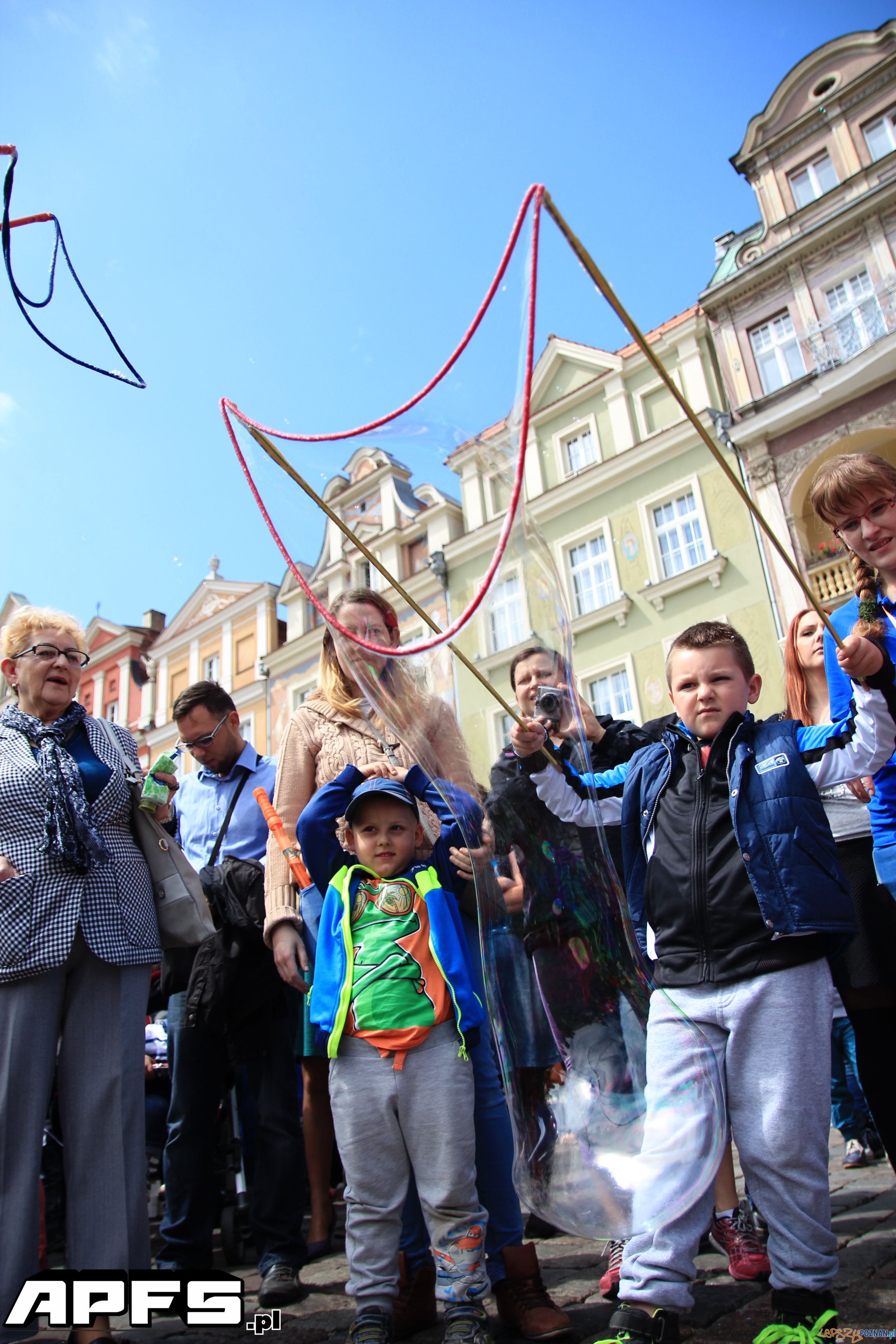Bańki na Starym Rynku w Poznaniu (30.05.2014) Foto: Adrian Potrawiak Bańki na Starym Rynku w Poznaniu (30.05.2014) Foto: Adrian Potrawiak