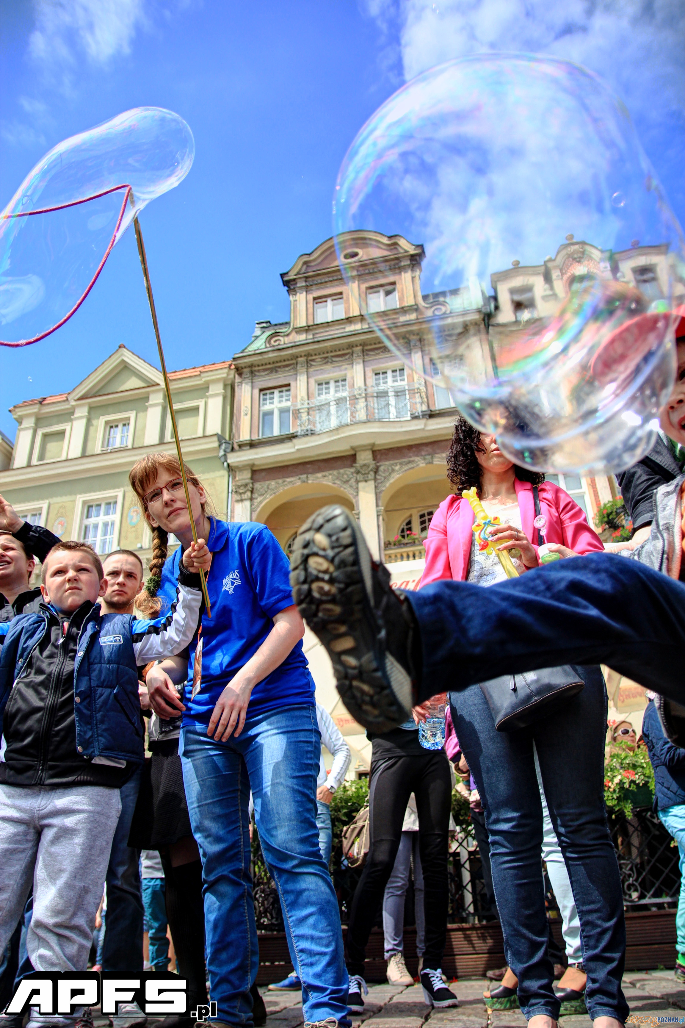Bańki na Starym Rynku w Poznaniu (30.05.2014) Foto: Adrian Potrawiak Bańki na Starym Rynku w Poznaniu (30.05.2014) Foto: Adrian Potrawiak