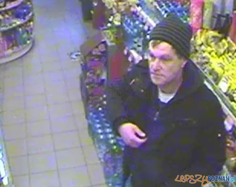 Mężczyzna płacił skradzioną kartą Foto: Policja Mężczyzna płacił skradzioną kartą Foto: Policja