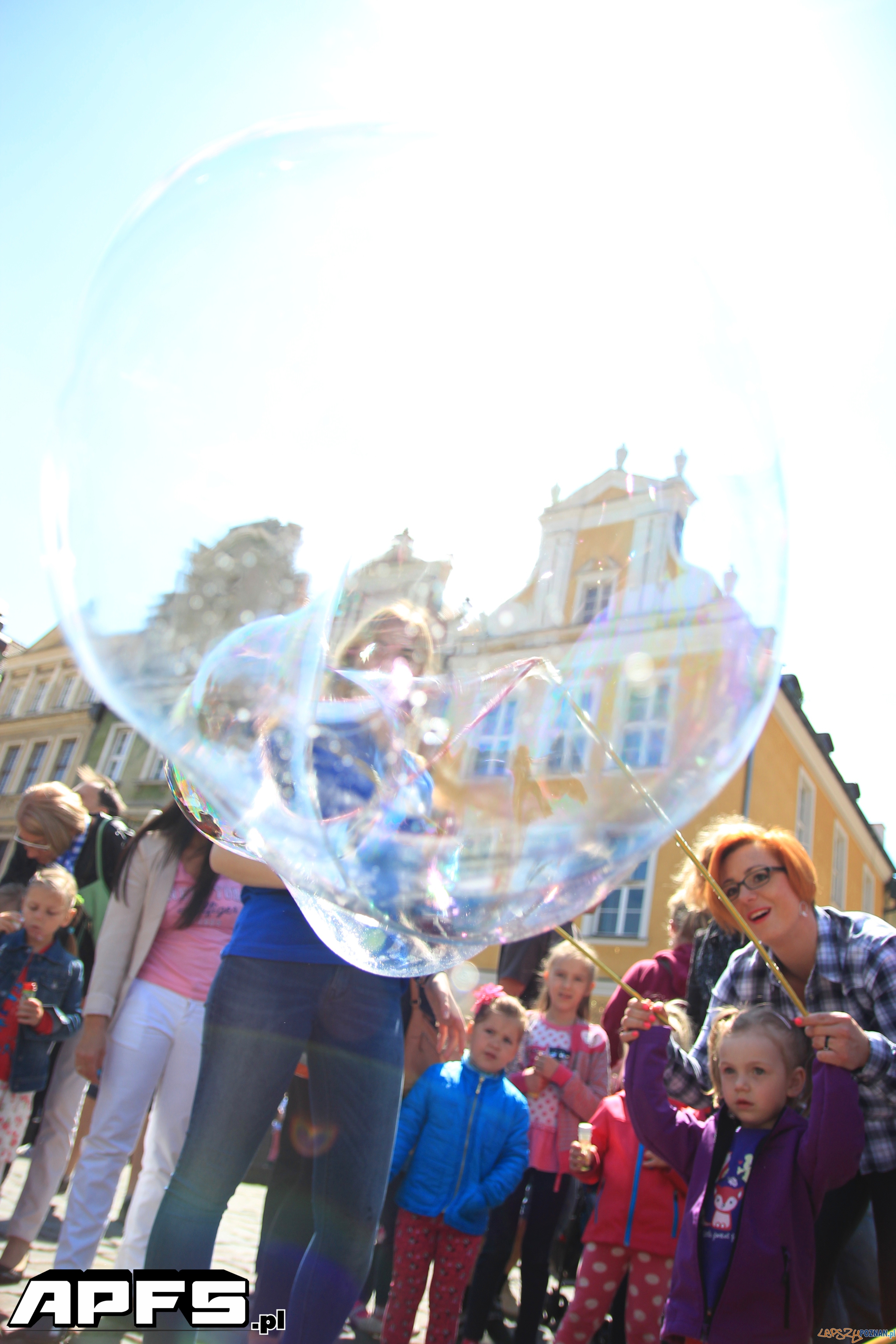 Bańki na Starym Rynku w Poznaniu (30.05.2014) Foto: Adrian Potrawiak Bańki na Starym Rynku w Poznaniu (30.05.2014) Foto: Adrian Potrawiak