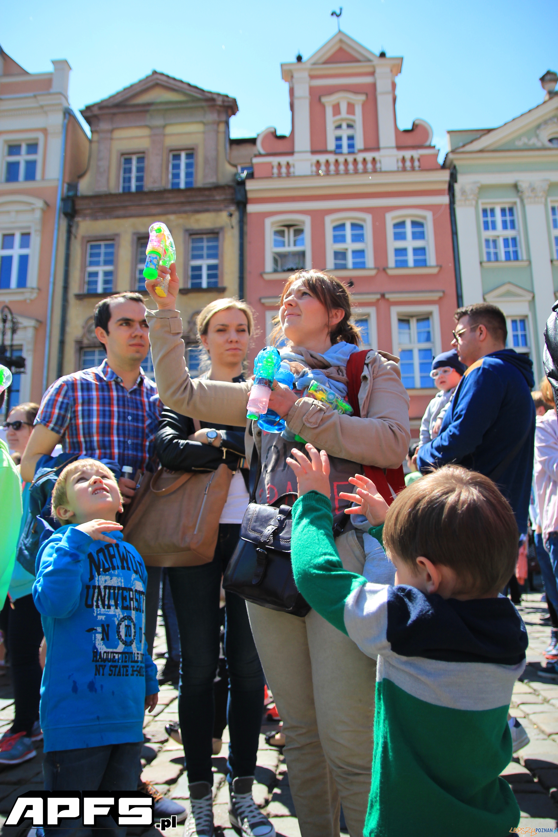 Bańki na Starym Rynku w Poznaniu (30.05.2014) Foto: Adrian Potrawiak Bańki na Starym Rynku w Poznaniu (30.05.2014) Foto: Adrian Potrawiak