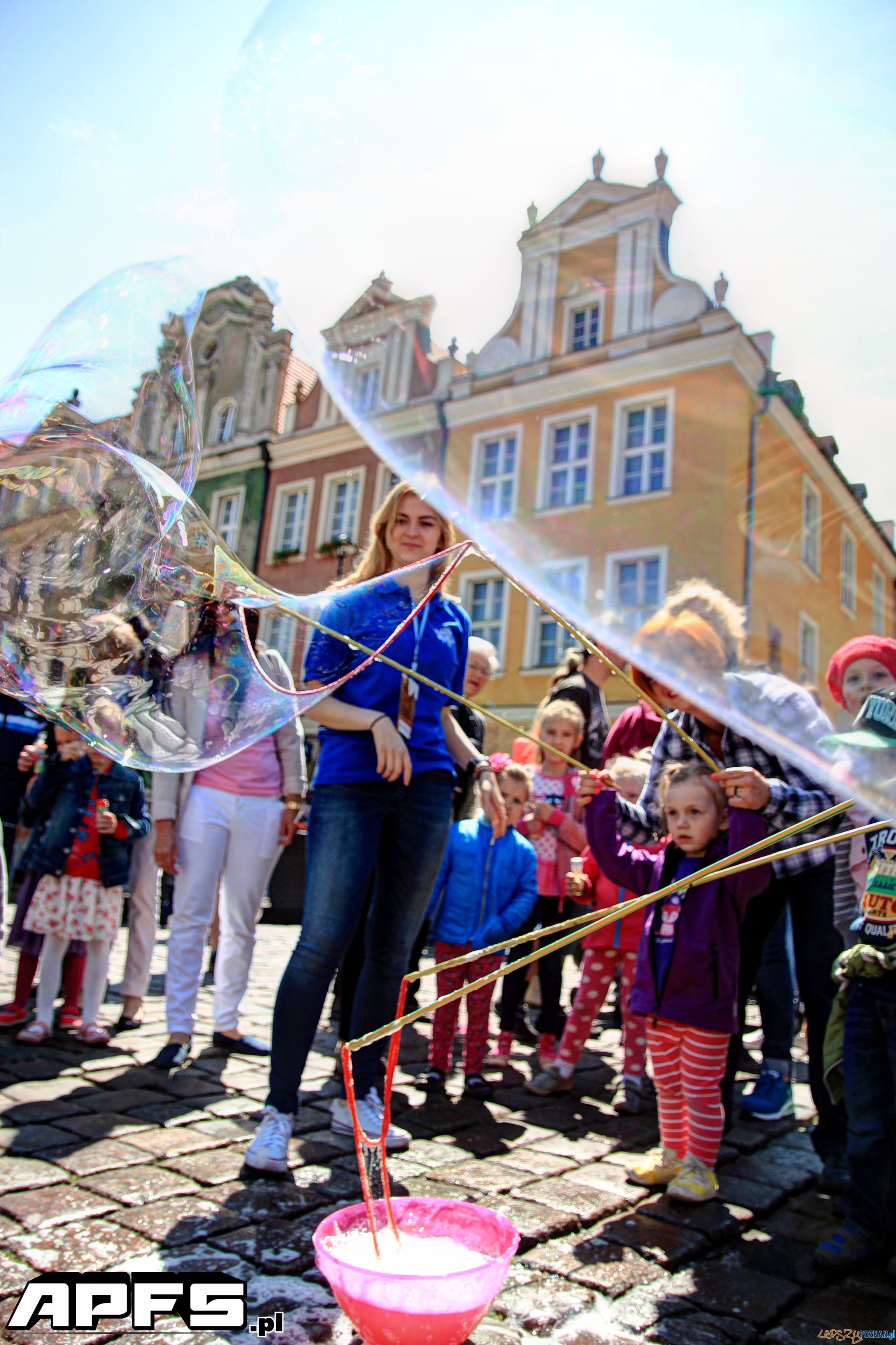 Bańki na Starym Rynku w Poznaniu (30.05.2014) Foto: Adrian Potrawiak Bańki na Starym Rynku w Poznaniu (30.05.2014) Foto: Adrian Potrawiak