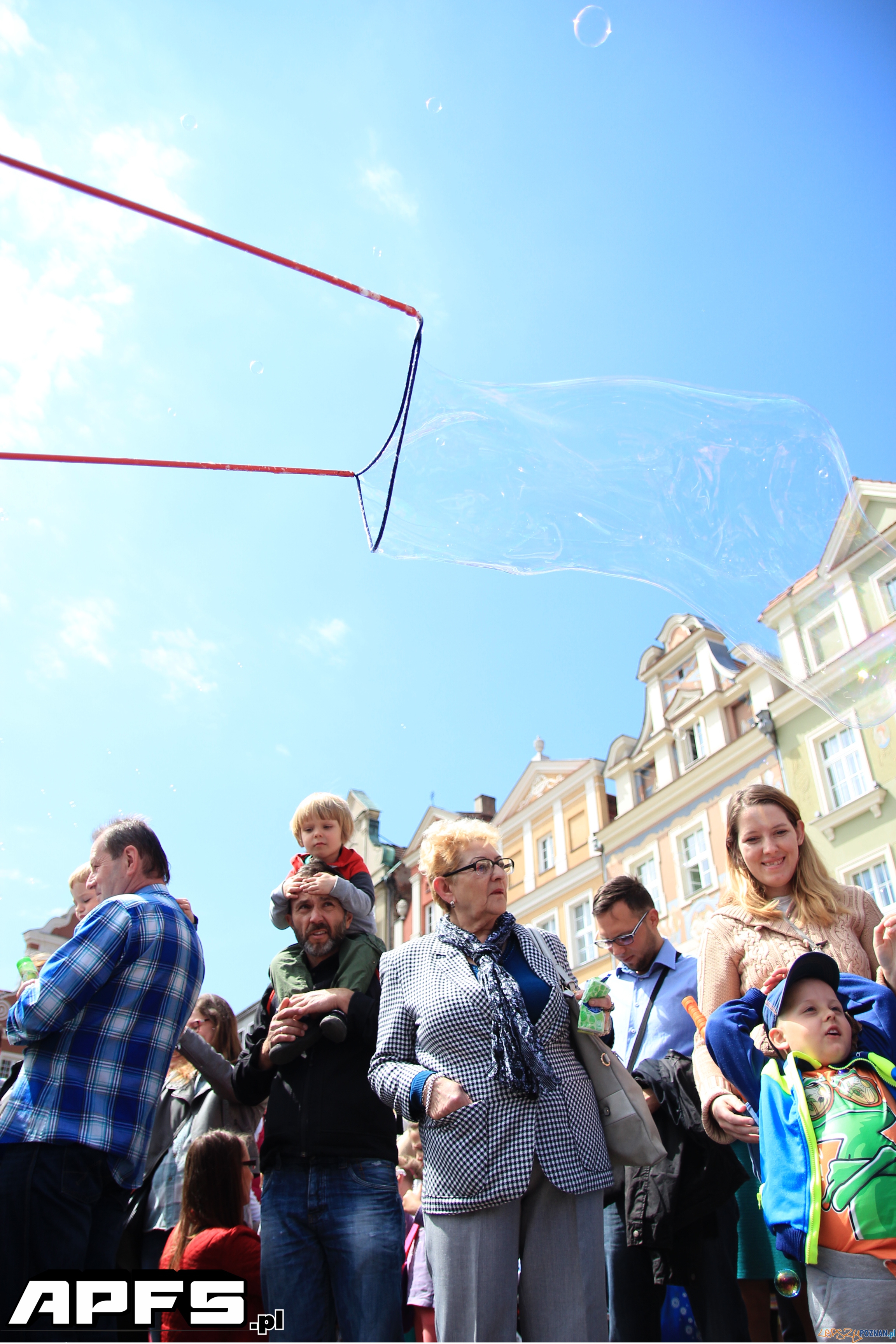 Bańki na Starym Rynku w Poznaniu (30.05.2014) Foto: Adrian Potrawiak Bańki na Starym Rynku w Poznaniu (30.05.2014) Foto: Adrian Potrawiak
