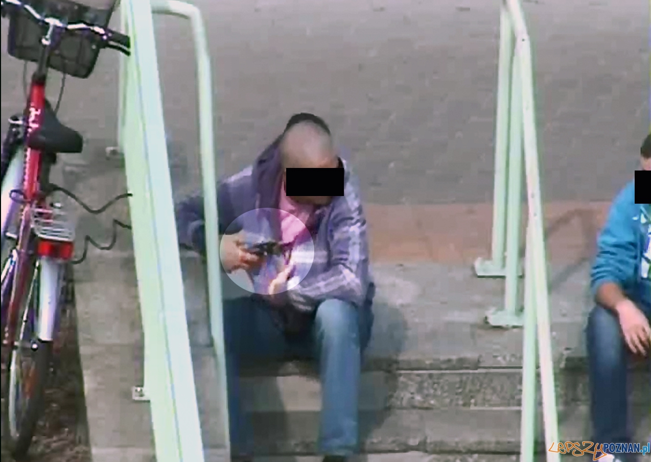 Złodziej na Starym Mieście Foto: Straż Miejska - monitoring Złodziej na Starym Mieście Foto: Straż Miejska - monitoring