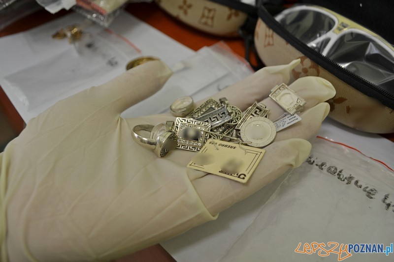 Podróbki warte 100.000 złotych Foto: KW Policji w Poznaniu Podróbki warte 100.000 złotych Foto: KW Policji w Poznaniu