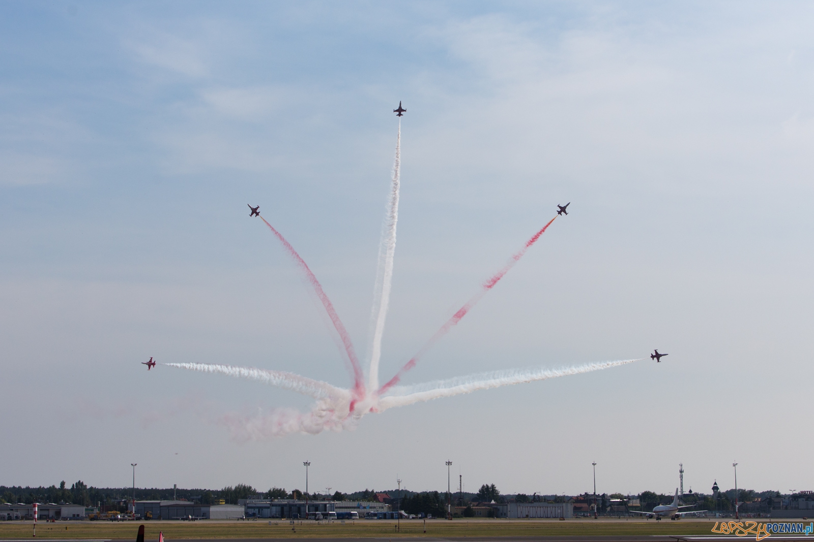Aerofestival 2015 - Turkish Stars (Türk Yıldızları) Foto: lepszyPOZNAN.pl /Piotr Rychter Aerofestival 2015 - Turkish Stars (Türk Yıldızları) Foto: lepszyPOZNAN.pl /Piotr Rychter