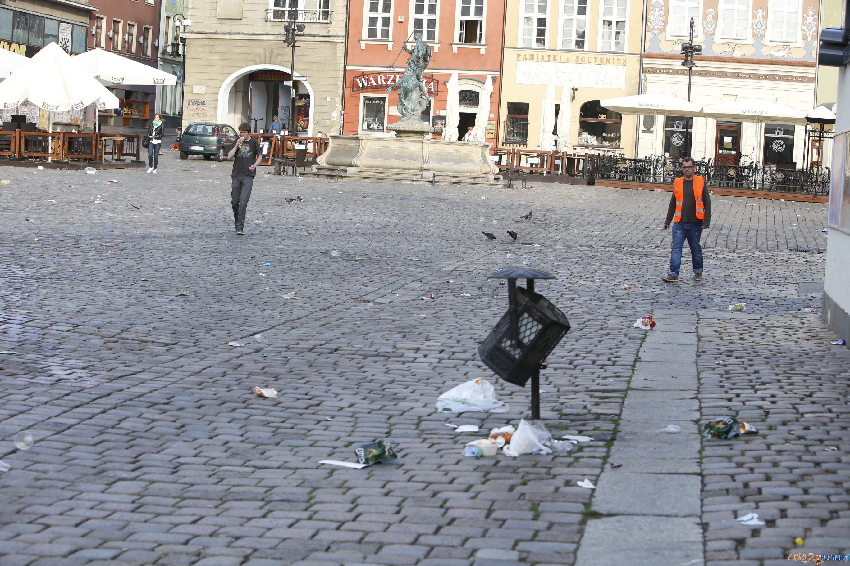 Sprzątanie Starego Rynku Foto: lepszyPOZNAN.pl Sprzątanie Starego Rynku Foto: lepszyPOZNAN.pl