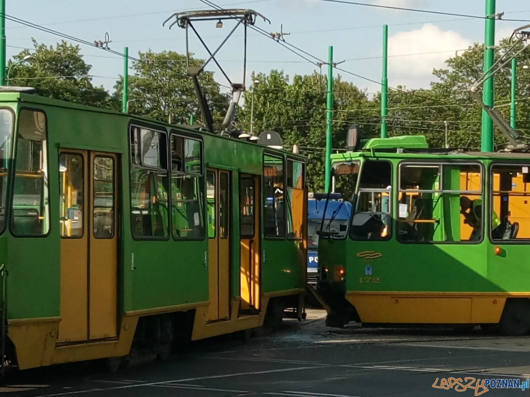 SĄ RANNI PO ZDERZENIU BIMB Foto: lepszyPOZNAN.pl / Piotr Rychter SĄ RANNI PO ZDERZENIU BIMB Foto: lepszyPOZNAN.pl / Piotr Rychter