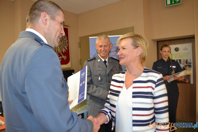 Akademia Bezpiecznej Kobiety - podsumowanie piątej edycji projektu Foto: KW Policji w Poznaniu Akademia Bezpiecznej Kobiety - podsumowanie piątej edycji projektu Foto: KW Policji w Poznaniu