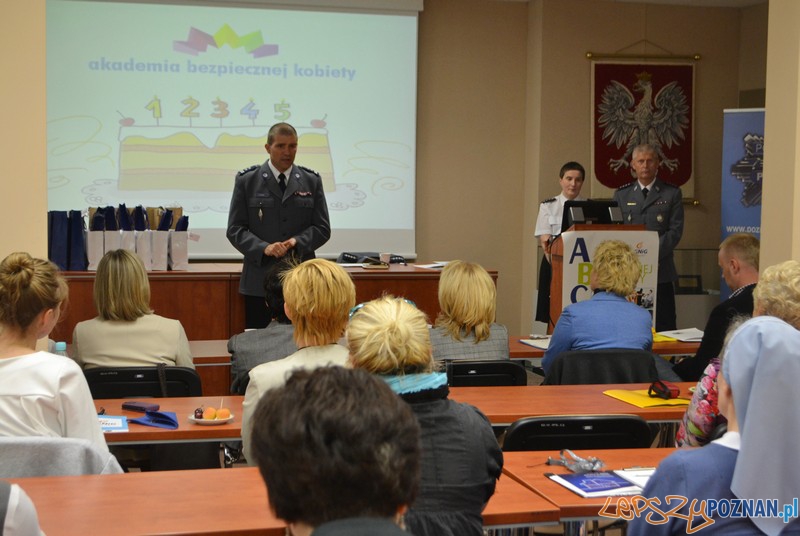 Akademia Bezpiecznej Kobiety - podsumowanie piątej edycji projektu Foto: KW Policji w Poznaniu Akademia Bezpiecznej Kobiety - podsumowanie piątej edycji projektu Foto: KW Policji w Poznaniu