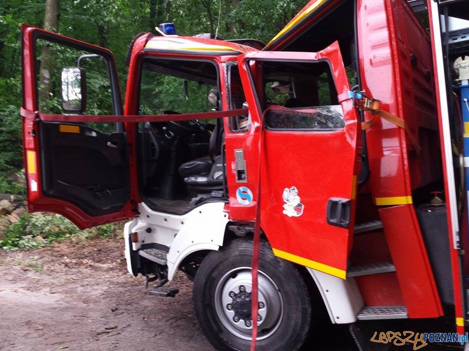 Uwalnianie wozu strażackiego Foto: Heavy Rescue SGRT OSP Mosina Uwalnianie wozu strażackiego Foto: Heavy Rescue SGRT OSP Mosina
