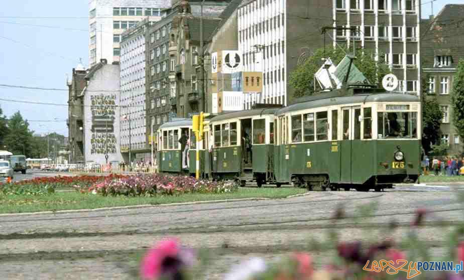 Tramwaj na Rondzie Kopernika - 1975 Foto: internet Tramwaj na Rondzie Kopernika - 1975 Foto: internet