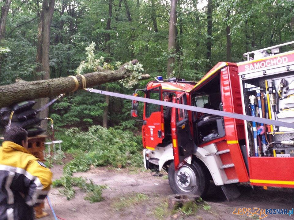 Uwalnianie wozu strażackiego Foto: Heavy Rescue SGRT OSP Mosina Uwalnianie wozu strażackiego Foto: Heavy Rescue SGRT OSP Mosina