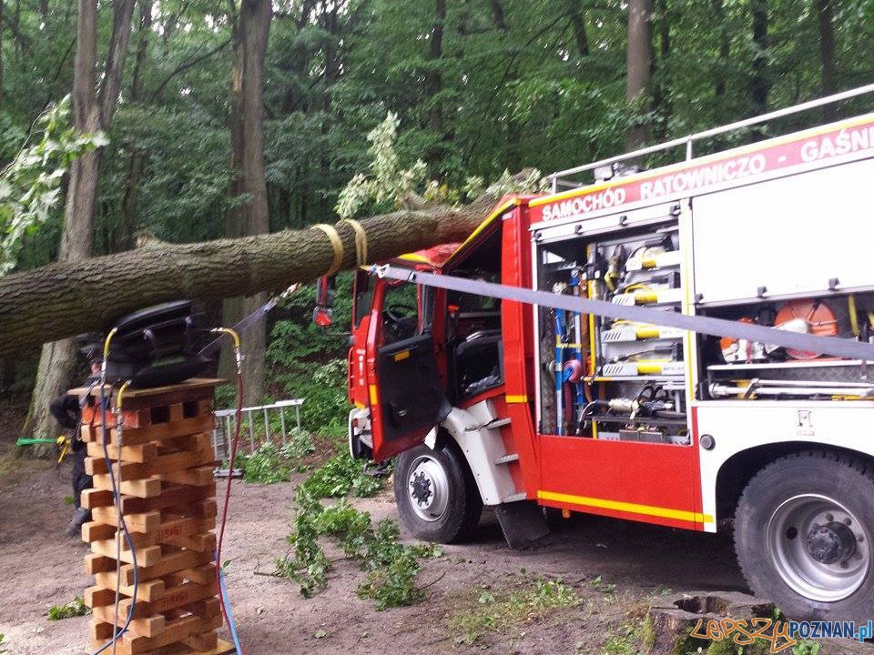 Uwalnianie wozu strażackiego Foto: Heavy Rescue SGRT OSP Mosina Uwalnianie wozu strażackiego Foto: Heavy Rescue SGRT OSP Mosina