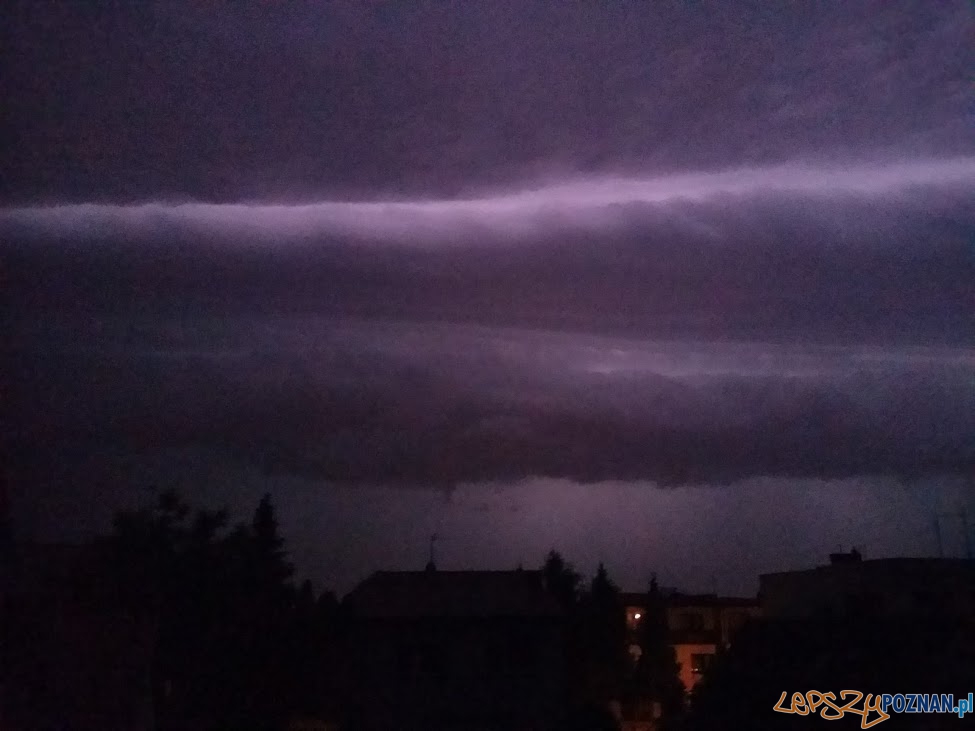 Gwałtowna burza wyrządziła sporo szkód Foto: lepszyPOZNAN.pl / tab Gwałtowna burza wyrządziła sporo szkód Foto: lepszyPOZNAN.pl / tab