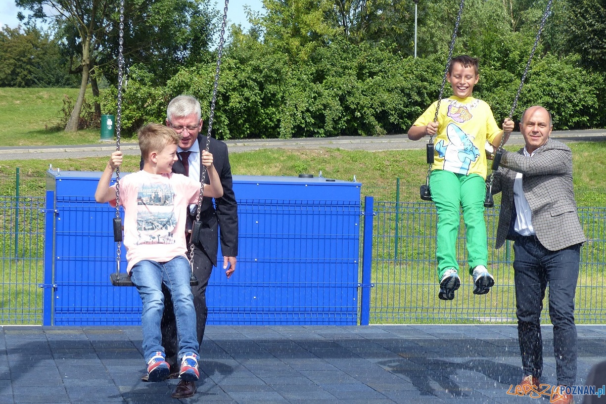 Inauguracja wodnej huśtawki Foto: Aquanet Inauguracja wodnej huśtawki Foto: Aquanet