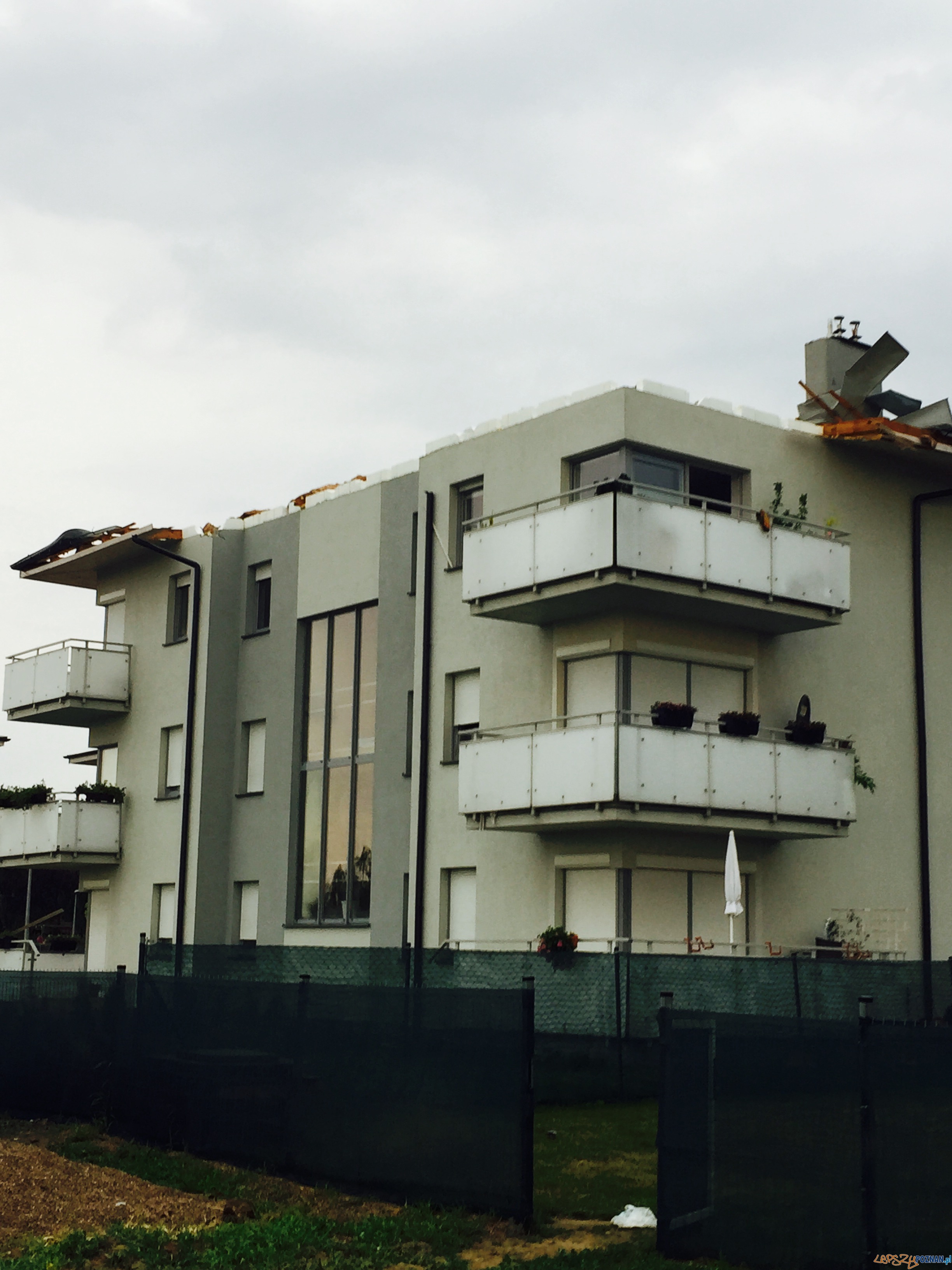 Zerwany dach w Rokietnicy Foto: Zerwany dach w Rokietnicy Foto: