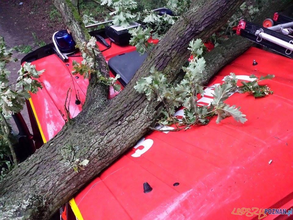 Uwalnianie wozu strażackiego Foto: Heavy Rescue SGRT OSP Mosina Uwalnianie wozu strażackiego Foto: Heavy Rescue SGRT OSP Mosina