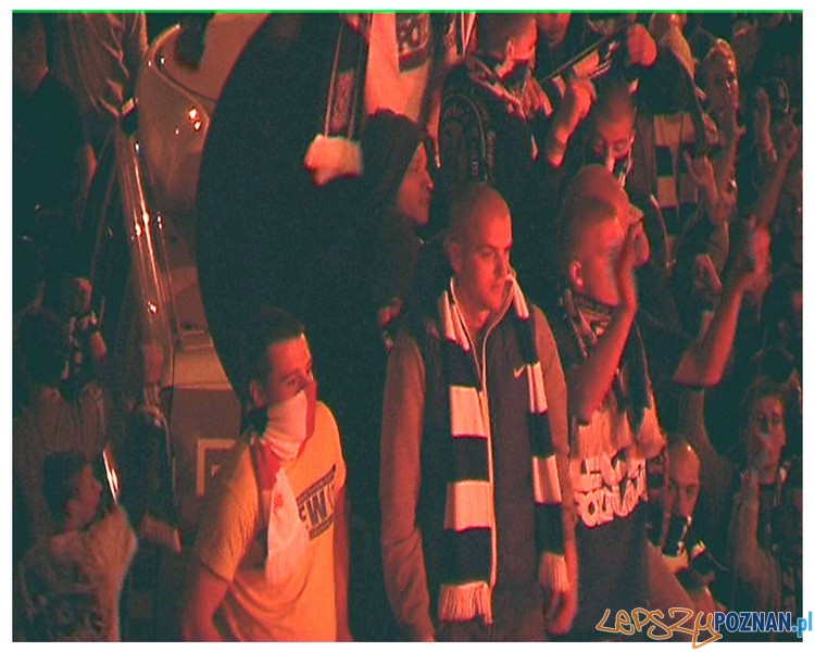 Kibice na placu Mickiewicza (4) Foto: materiały policyjne Kibice na placu Mickiewicza (4) Foto: materiały policyjne