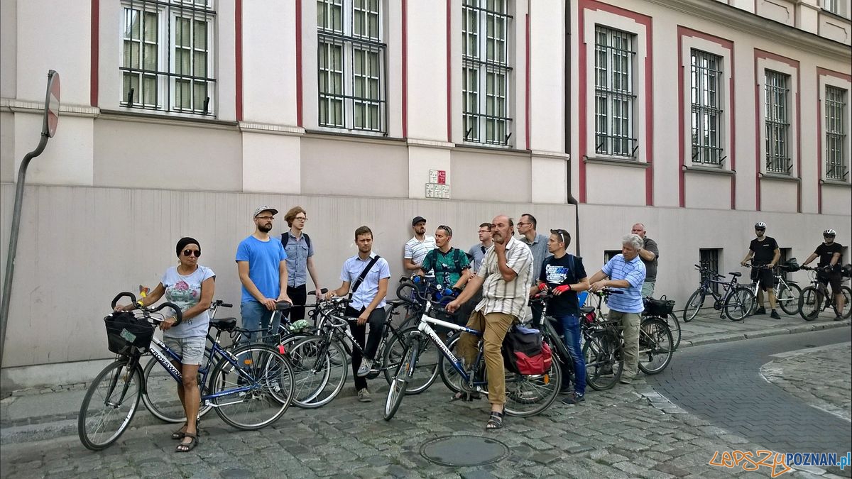 Patrol rowerowy na Starym Mieście Foto: Patrol rowerowy na Starym Mieście Foto: