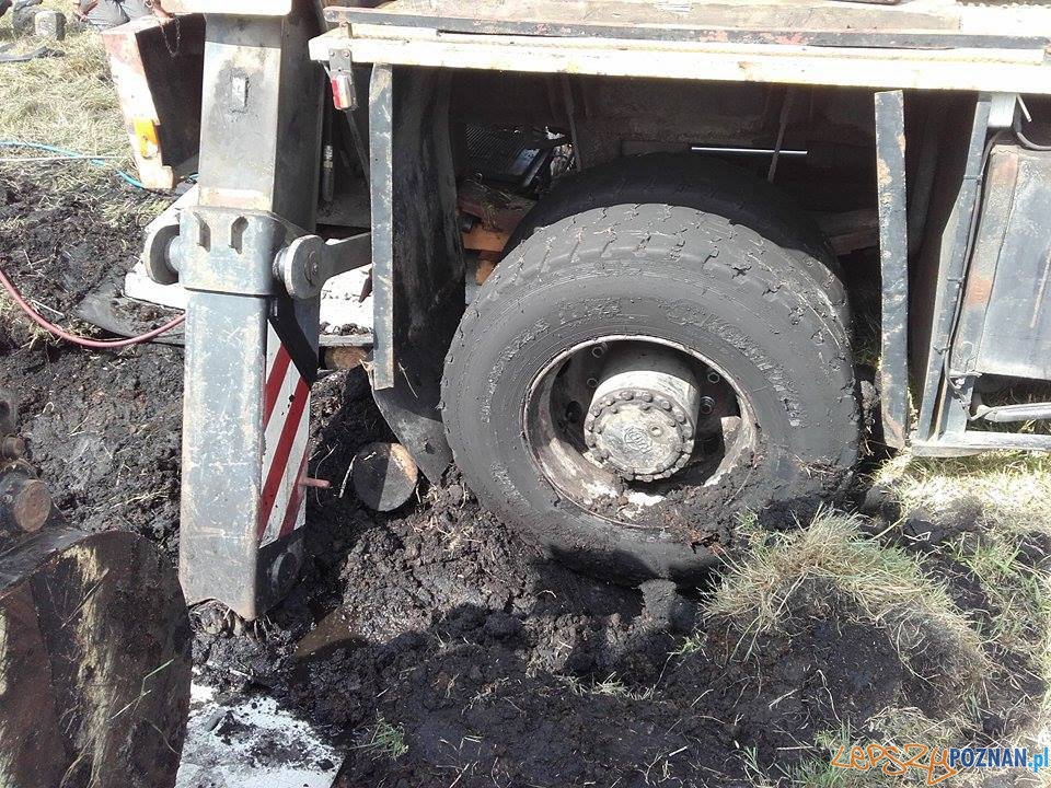 Ratowali ciężarówkę z... torfowiska Foto: Heavy Rescue SGRT OSP Mosina Ratowali ciężarówkę z... torfowiska Foto: Heavy Rescue SGRT OSP Mosina