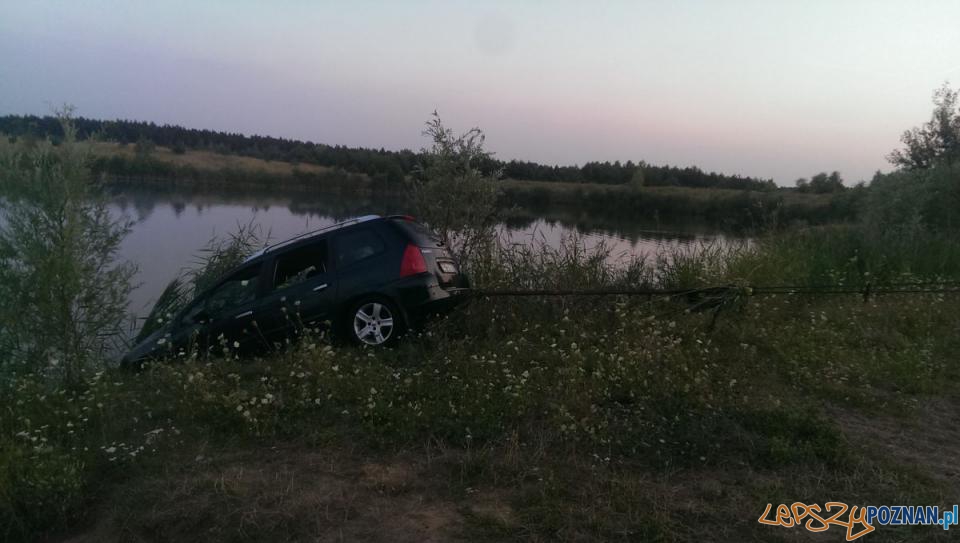 Kolejny zatopiony samochód Foto: PSP w Poznaniu Kolejny zatopiony samochód Foto: PSP w Poznaniu