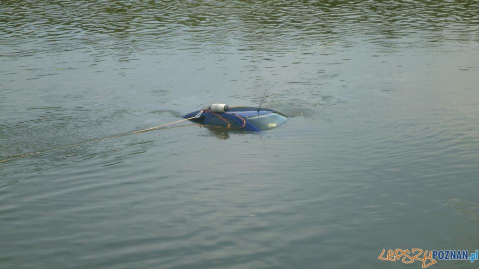 Samochód w rzece Foto: PSP w Poznaniu Samochód w rzece Foto: PSP w Poznaniu