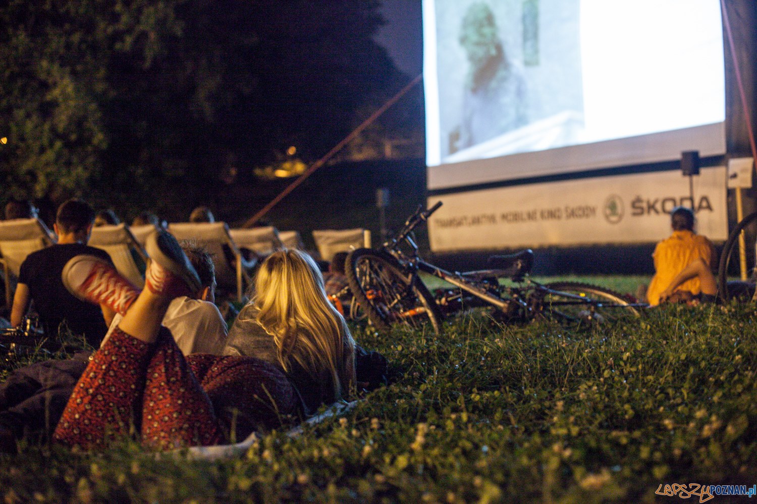 Mobilne kino Skody w parku Drwęskich Foto: Karol Wysmyk / TRansatlantyk Festival Mobilne kino Skody w parku Drwęskich Foto: Karol Wysmyk / TRansatlantyk Festival