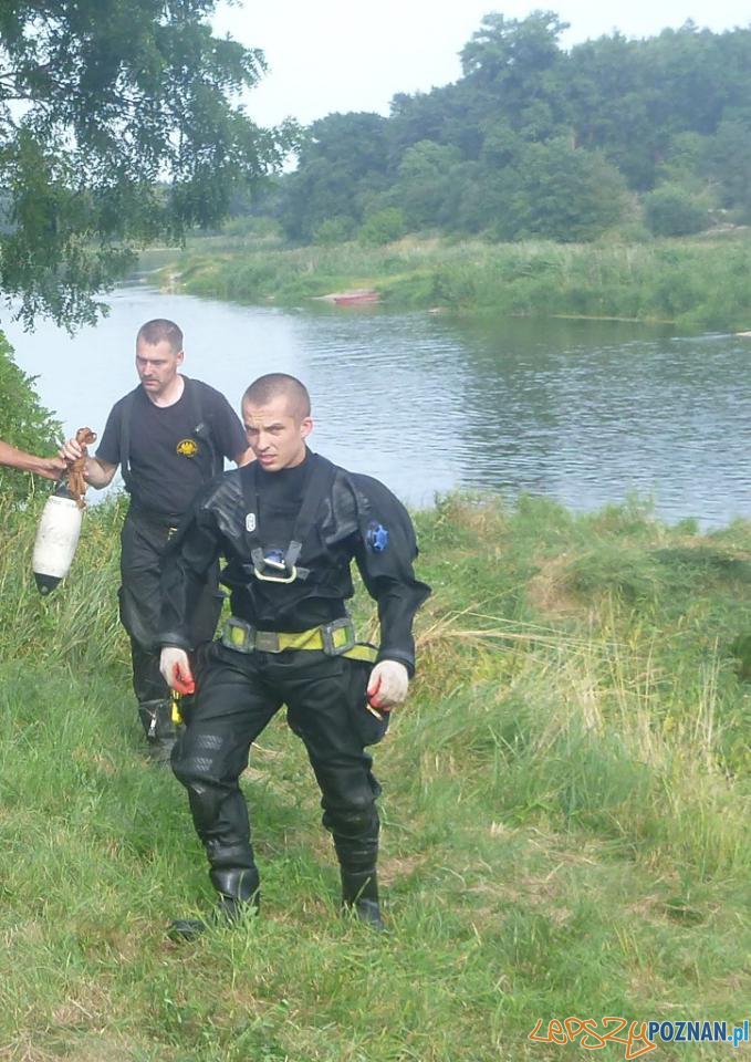 Samochód w rzece Foto: PSP w Poznaniu Samochód w rzece Foto: PSP w Poznaniu