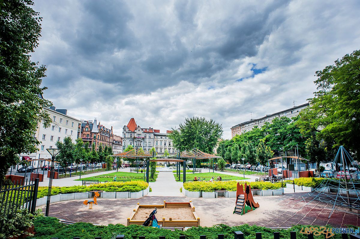 Plac zabaw na Zielonych Ogródkach Foto: http://www.park-m.pl Plac zabaw na Zielonych Ogródkach Foto: http://www.park-m.pl