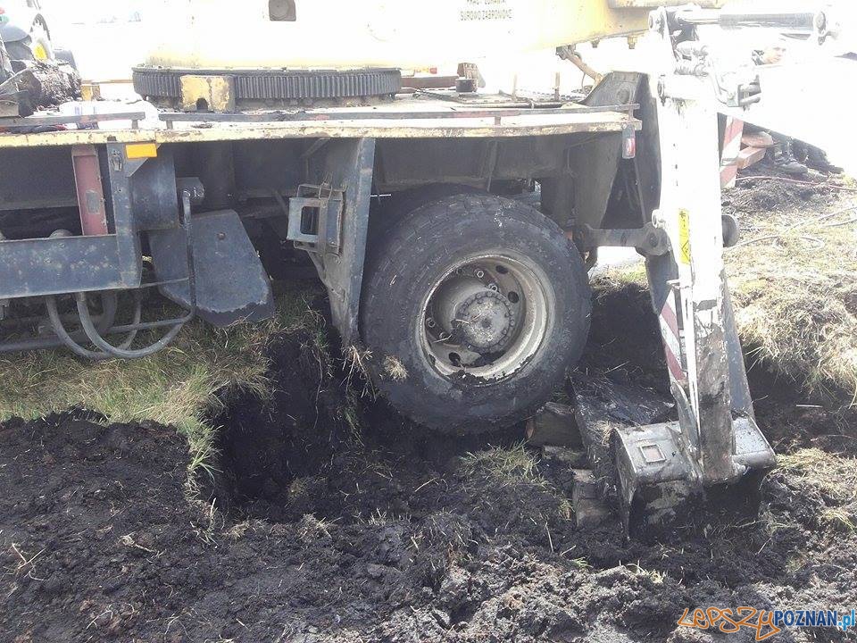 Ratowali ciężarówkę z... torfowiska Foto: Heavy Rescue SGRT OSP Mosina Ratowali ciężarówkę z... torfowiska Foto: Heavy Rescue SGRT OSP Mosina