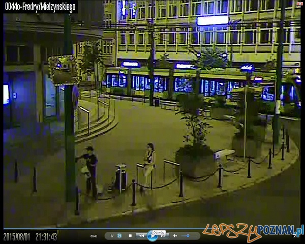 Plakaciarze niszczą miejskie słupy Foto: ZTM Plakaciarze niszczą miejskie słupy Foto: ZTM