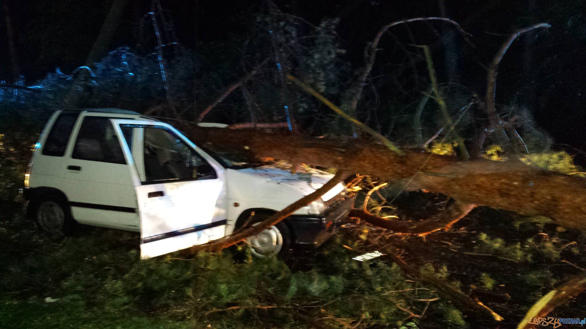 Zniszczenia w Puszczykowie Foto: OSP Puszczykowo Zniszczenia w Puszczykowie Foto: OSP Puszczykowo