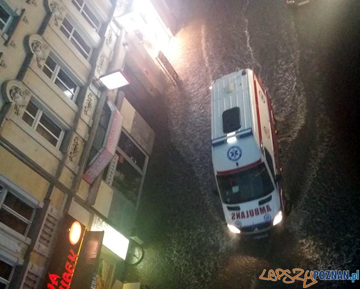 Utrudnienia po nawałnicy - ul. Półwiejska Foto: Tomasz Thorn Utrudnienia po nawałnicy - ul. Półwiejska Foto: Tomasz Thorn