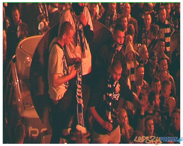 Kibice na placu Mickiewicza (6) Foto: materiały policyjne Kibice na placu Mickiewicza (6) Foto: materiały policyjne