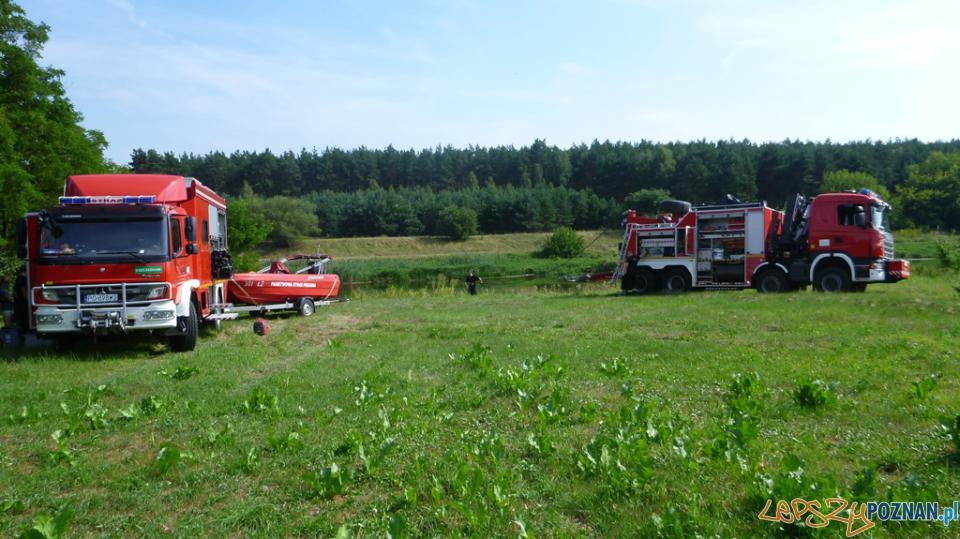 Samochód w rzece Foto: PSP w Poznaniu Samochód w rzece Foto: PSP w Poznaniu