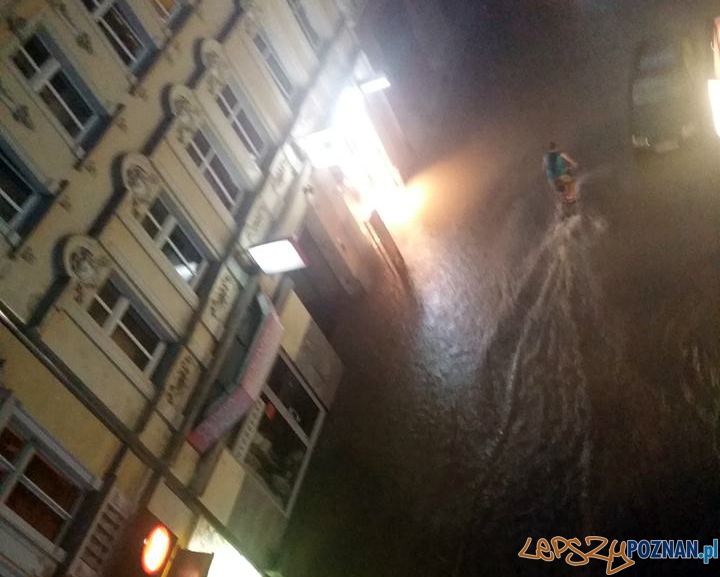 Utrudnienia po nawałnicy - ul. Półwiejska Foto: Tomasz Thorn Utrudnienia po nawałnicy - ul. Półwiejska Foto: Tomasz Thorn