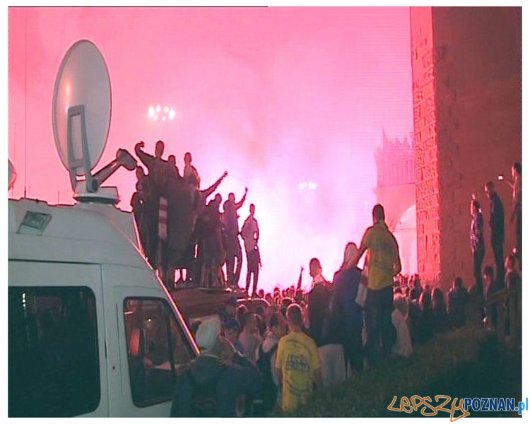 Kibice na placu Mickiewicza (1) Foto: materiały policyjne Kibice na placu Mickiewicza (1) Foto: materiały policyjne